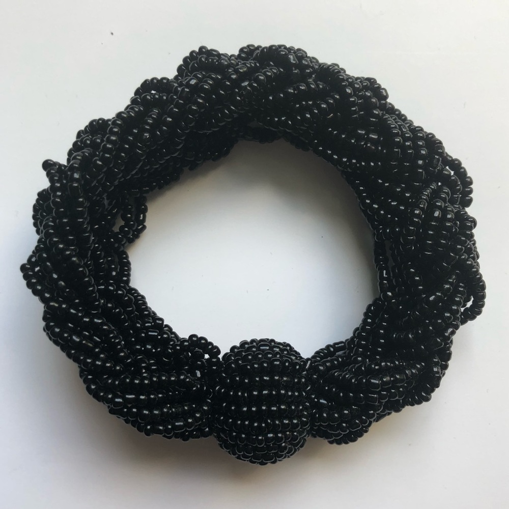 Black beaded elastic bracelet